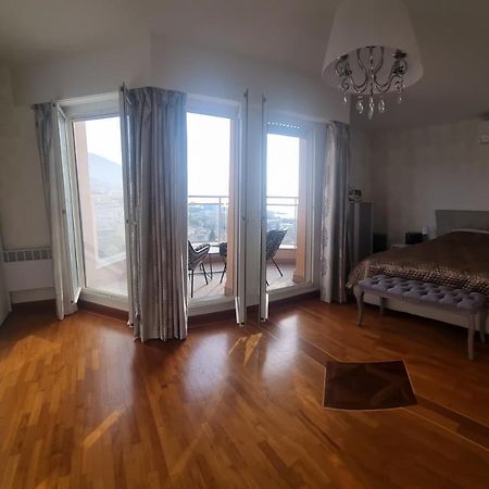 Dernier Etage D'Une Maison 罗克布吕讷-卡普马丹 外观 照片