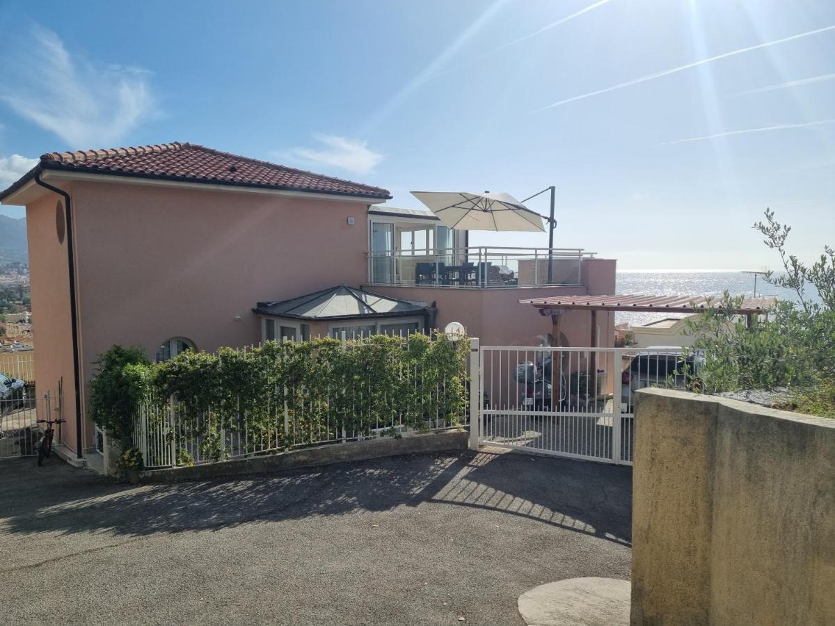 Dernier Etage D'Une Maison 罗克布吕讷-卡普马丹 外观 照片